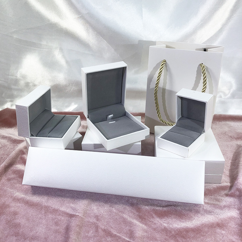 In-Stock White Right-Angle Jewelry Box with Leatherette Flip Cover, Jewelry Packaging Box, Ring Box, Necklace Box, Wholesale from Manufacturer