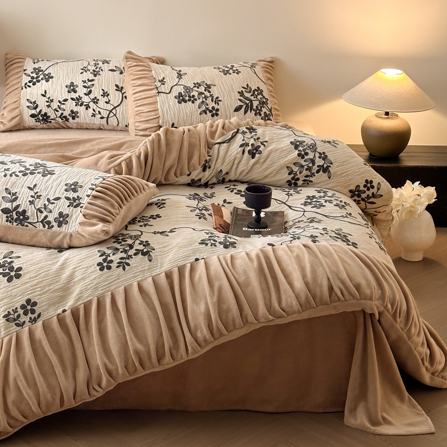 Nordic French Vintage Boho Class A Mother And Baby Grade Jacquard Milk Four-Piece Set, Vintage French Embossed Velvet Winter Thickened Duvet Cover_voghion.com
