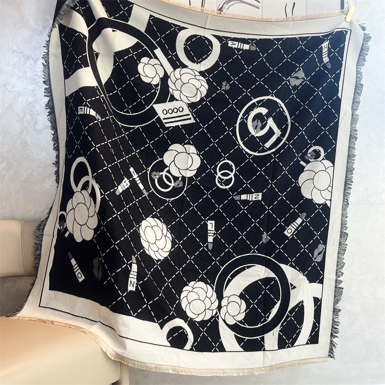 Talven uusi runsas i-mitation-kashmirhuivi, pieni tuoksuva lyhyt tupsuhuivi, matkavalokuvaushuivi_voghion.com