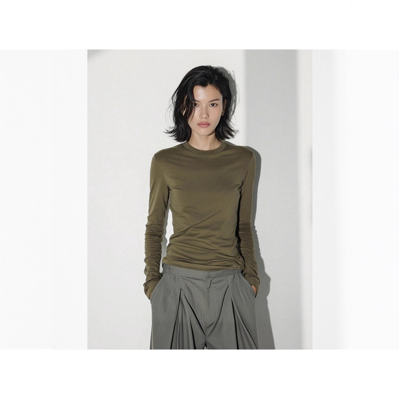 High-End Right Shoulder Army Green Long-Sleeved T-Shirt for Women, Long-Sleeved Early Autumn Chic Top, White and Black High-End Right Shoulder Army Green Long-Sleeved T-Shirt for Women, Long-Sleeved Early Autumn Chic Top, White and Black