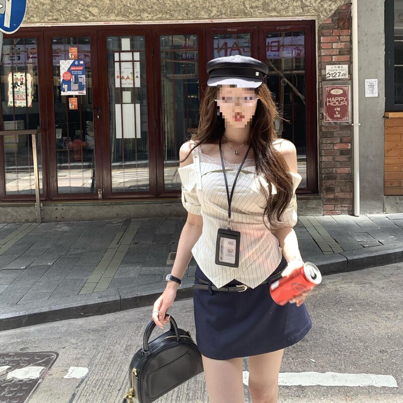French-Style One-Shoulder Striped Lace Shirt for Women, Early Spring Pure Desire Spicy Girl Style, Adjustable Shoulder Straps, Slim-Fit Short Top French-Style One-Shoulder Striped Lace Shirt for Women, Early Spring Pure Desire Spicy Girl Style, Adjustable Shoulder Straps, Slim-Fit Short Top