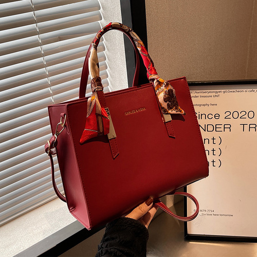 Wedding Bag 2024 High-end Small Handbag for Women, Autumn/Winter New Arrival Trendy Bridesmaid Bag, Hand-held Bag, Red, Wedding Bride Bag