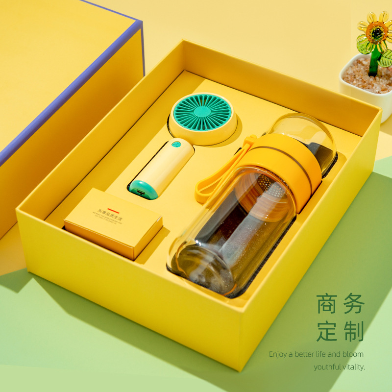 Taza de agua de verano pequeño conjunto de ventilador de apertura práctica regalos personalizados al por mayor regalos de mano de personal cliente