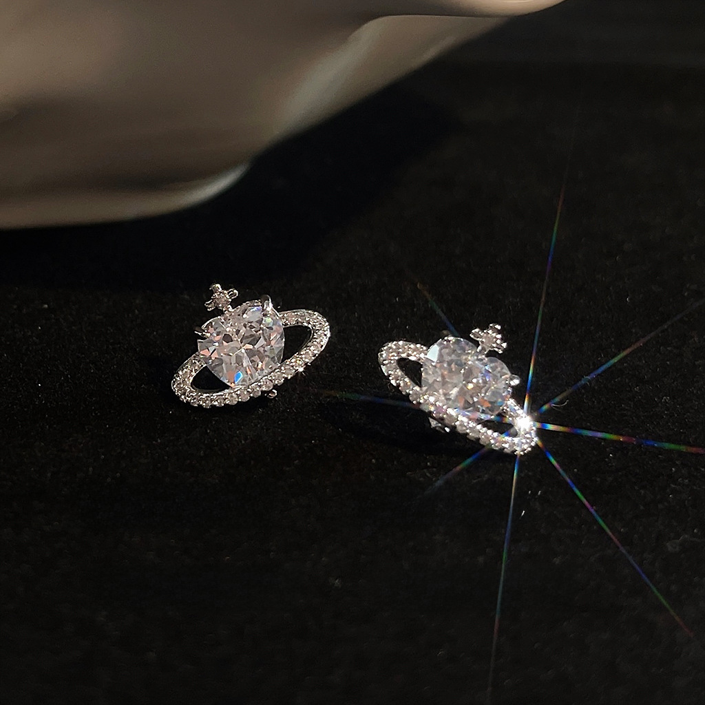 Universal earrings with zircon