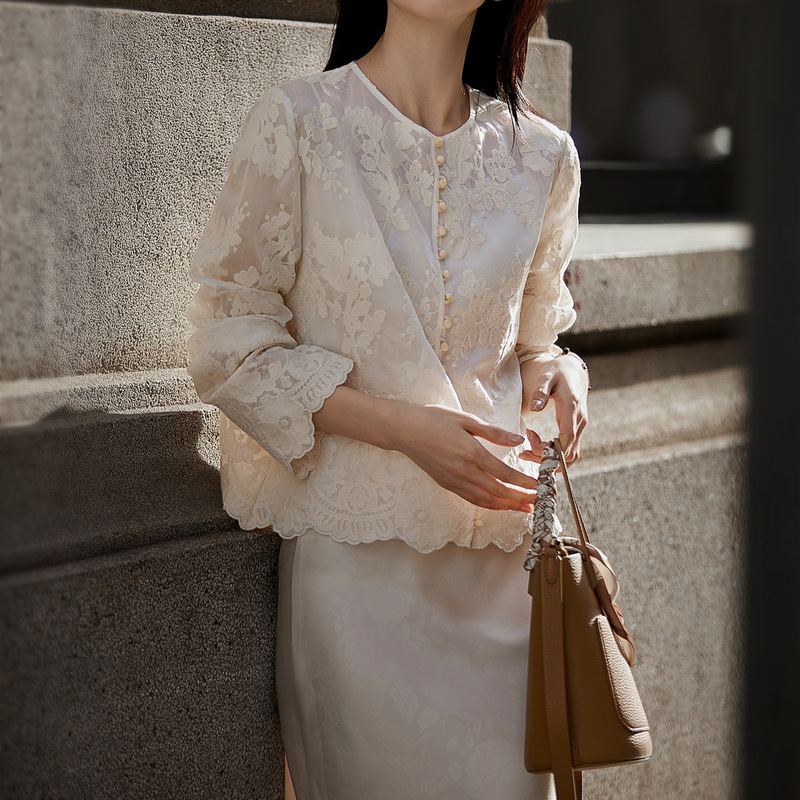 Champs Holiday French Romantic Round Neck Single-breasted Lace Embroidered Top