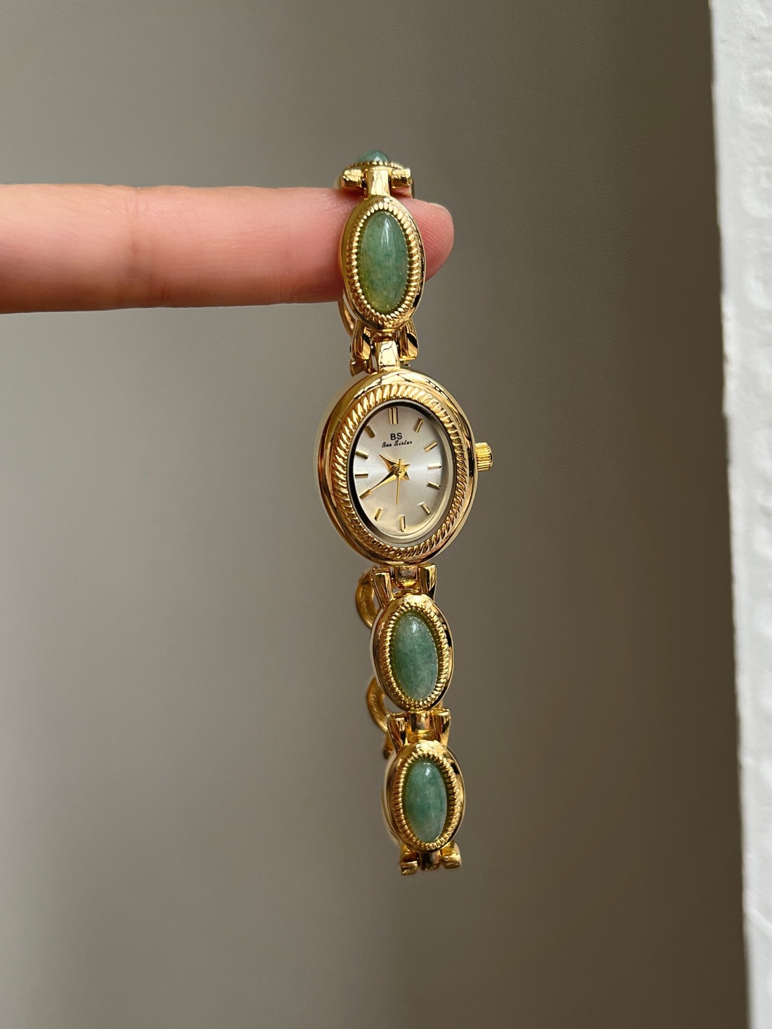 Jade (white surface)