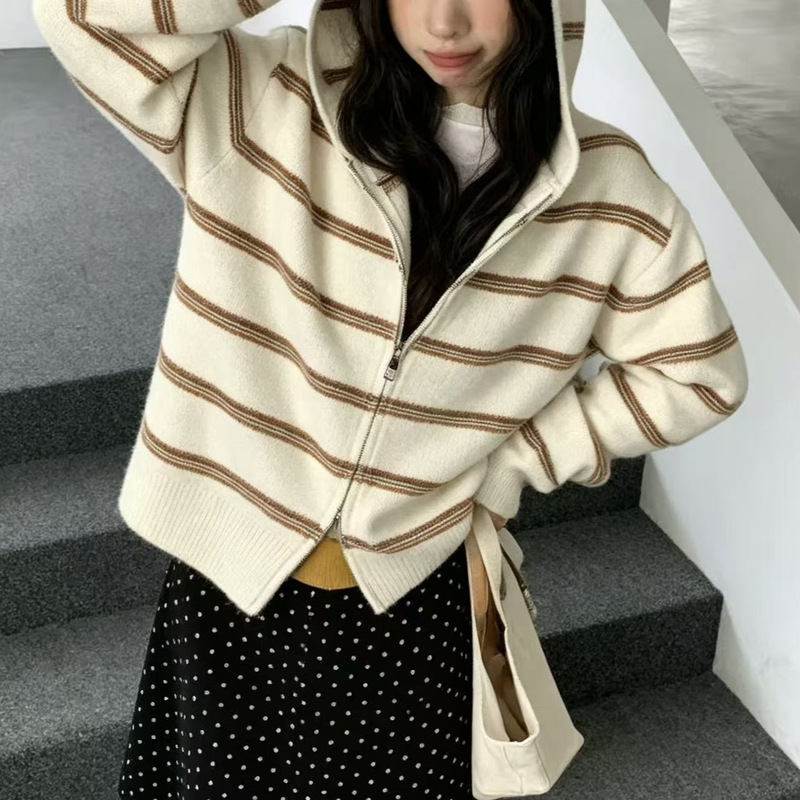 Dongdaemun-style striped hooded knit sweater for women, autumn casual color-block loose-fit short cardigan Dongdaemun-style striped hooded knit sweater for women, autumn casual color-block loose-fit short cardigan