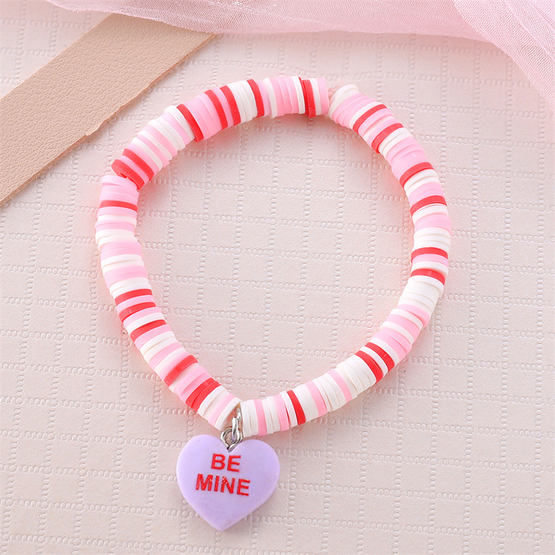 Pulseira com coração e letra e pingente de resina para mulher_voghion.com