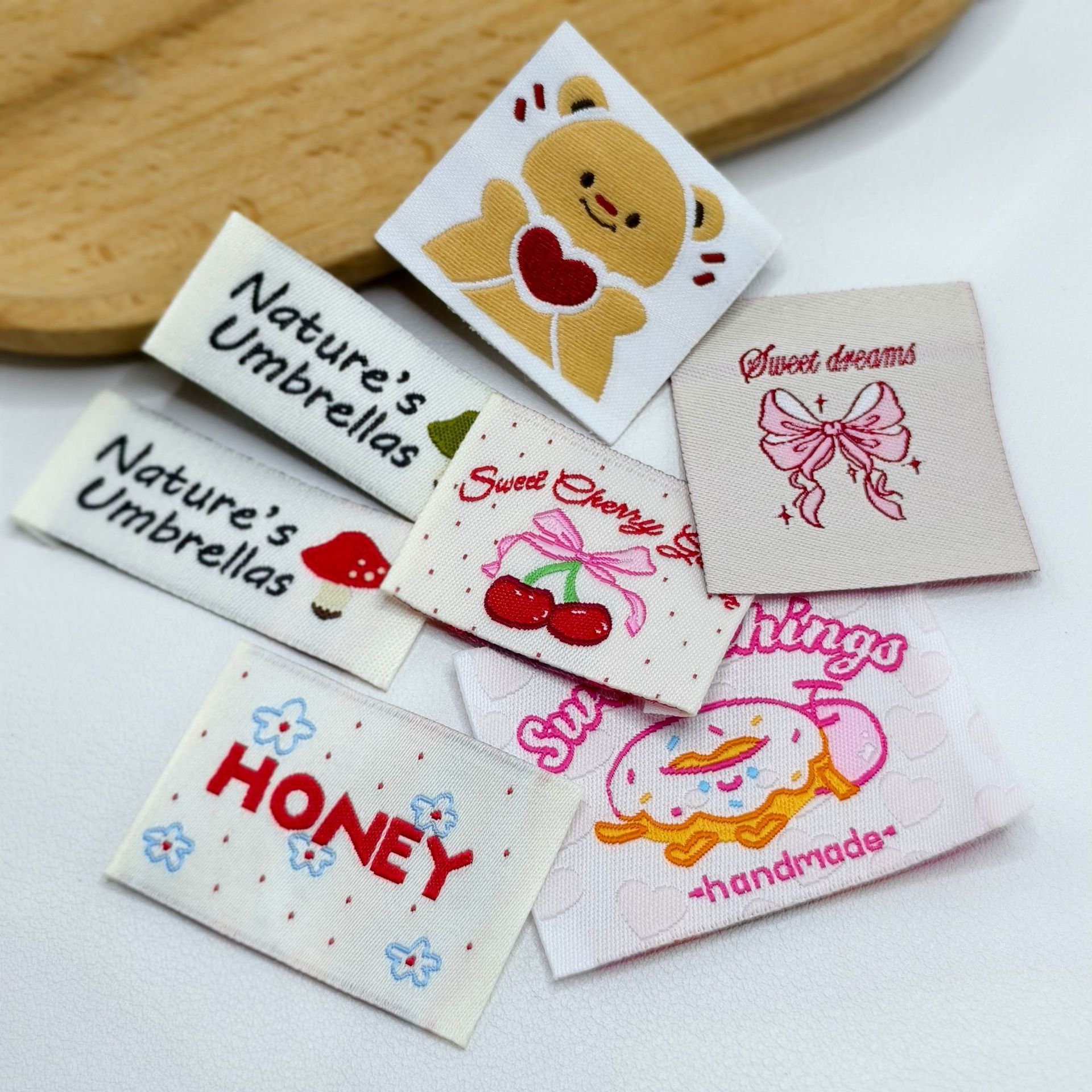 厂家直销可爱布标衣服商标鞋袜休闲裤裙子包包装饰固定标牌饰品