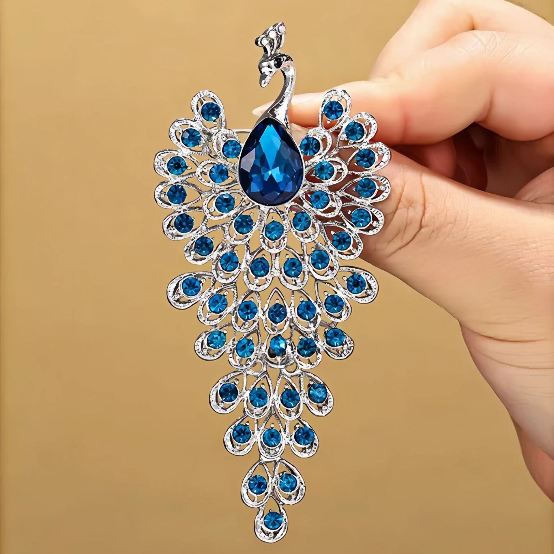 European and American Peacock Brooch for Women, High-End Fashion, Aristocratic High-Value Corsage Pendant, Suit Coat Accessories Pin