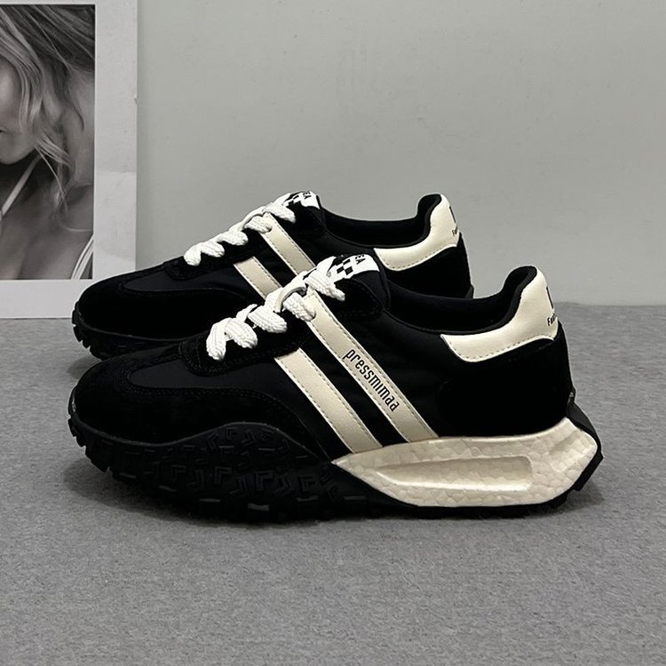 Explosiones de zapatos de pie pequeños para mujeres 2024 otoño nuevo explosión de zapatos de suela gruesa zapatos deportivos ligeros zapatos de entrenamiento de mujer