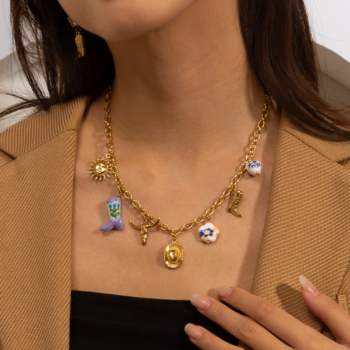 Collar de acero inoxidable TENA Europa y América lujo ligero nicho diseño versátil sensación de muchos colgantes chapados en oro cadenas clavículas transfronterizas mujeres
