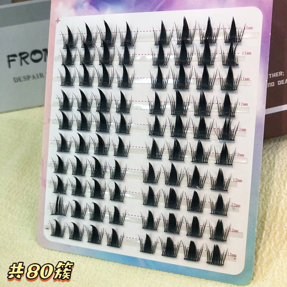 Diez filas de 80 elfos traviesos