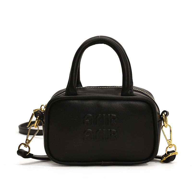 Bolso negro desnudo