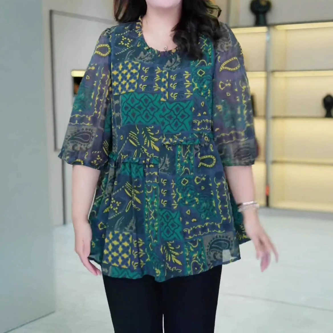 2025 лето новая мода сломанный цветок плюс большой размер свободный 250 фунтов толстая мама среднего возраста шифоновая рубашка женская одежда