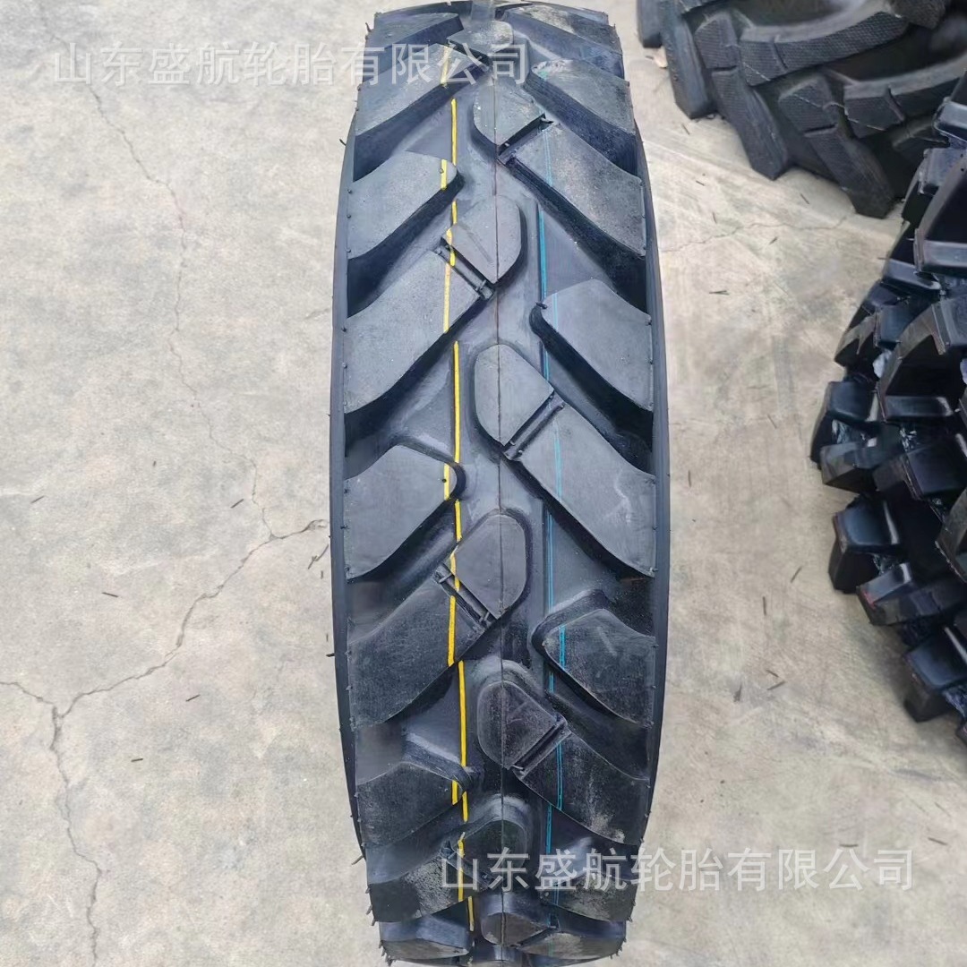 8.25-16新源轮式挖掘机斜交轮胎825-16 HS518加密人字防夹石轮胎