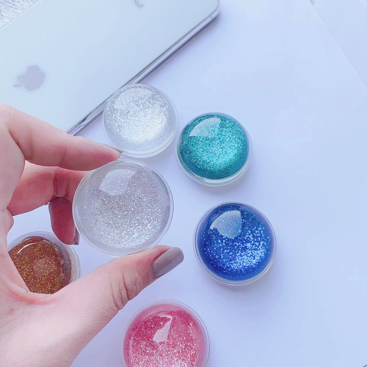 Blogger's same style dropper glitter airbag desktop stand, fine powder crystal ball three-dimensional phone stand_voghion.com