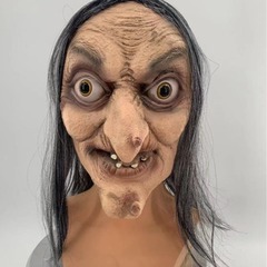 ハロウィンの魔女のマスクのお化け屋敷の密室は脱走して人全体の女性のおばあさんの頭を飾って人物を演じて道具を演じます。