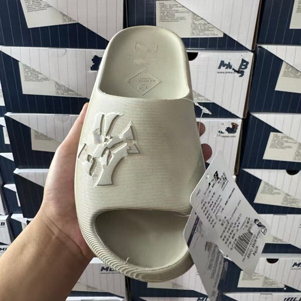 莆田 MLB スリッパ女性の夏スーパーソフトファッションレタープリントニューヨークヤンキーズカジュアルワンラインビーチスリッパ男性用|undefined