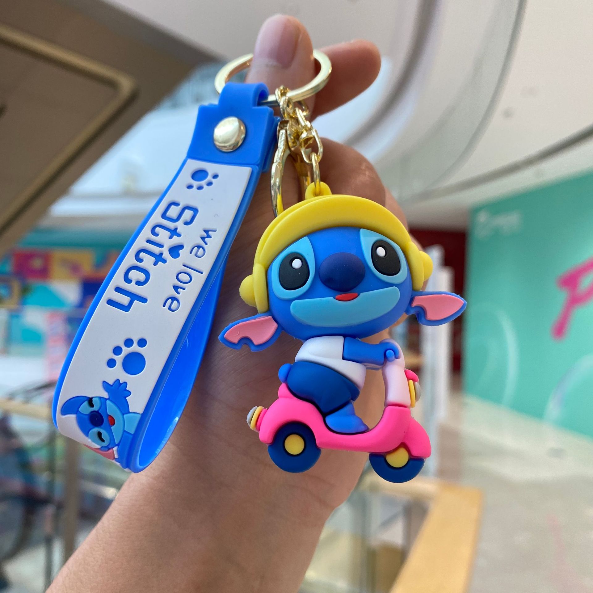 Cartoon Q versión puntada llavero moda fresco lindo colgante bebé captura máquina muñeca pareja pequeño regalo al por mayor