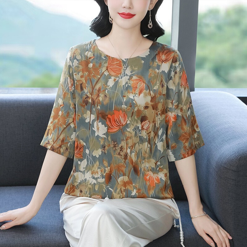 Elegant Summer Silk Top for Middle-Aged and Elderly Women, Stylish Printed Mulberry Silk Round-Neck T-Shirt with Short Sleeves Elegant Summer Silk Top for Middle-Aged and Elderly Women, Stylish Printed Mulberry Silk Round-Neck T-Shirt with Short Sleeves