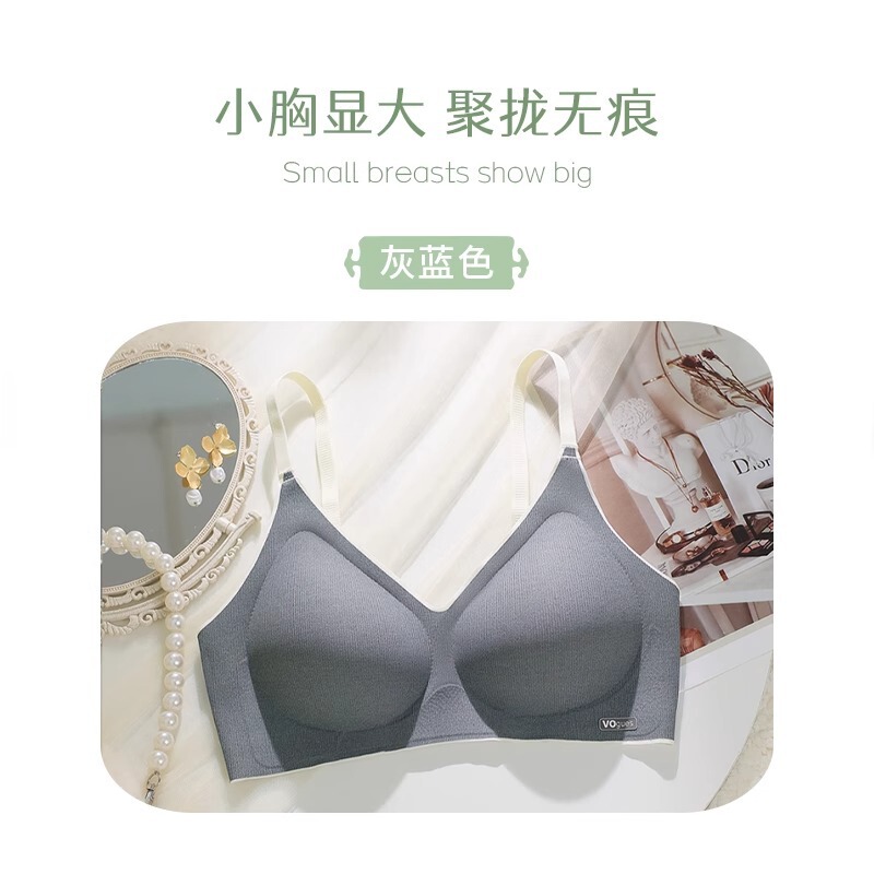 無痕下着の女性の胸が集まっています。|undefined