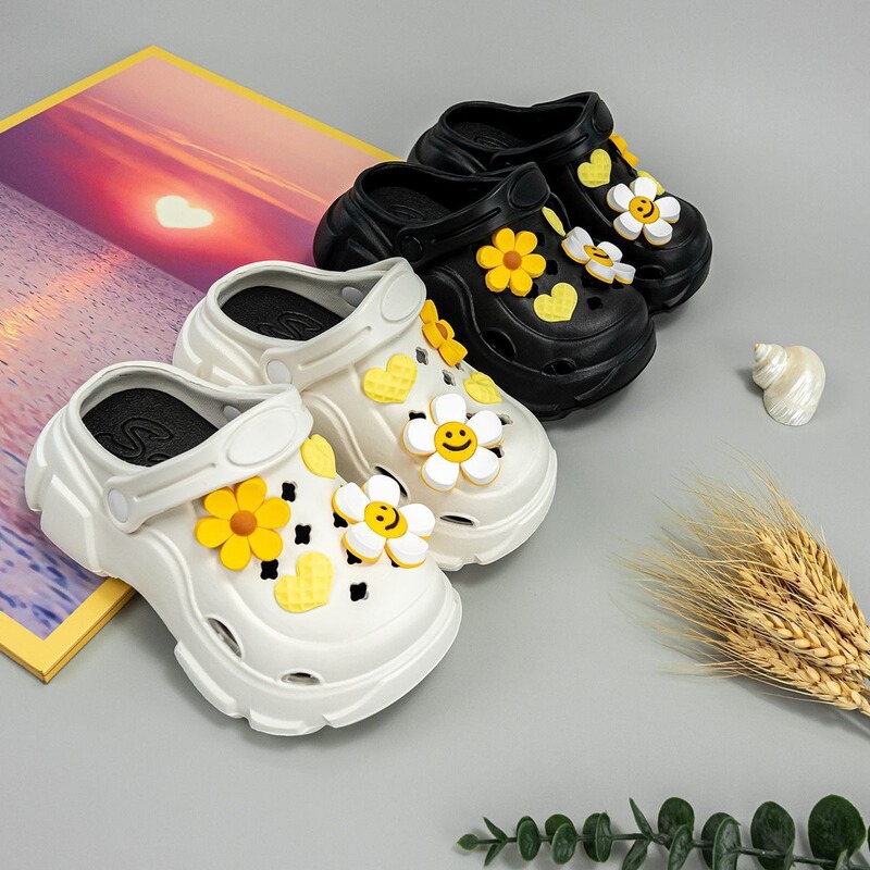 Yellow Sunflower Shoe Buckle Shoe Flower Smiley Face DIY Clog Shoe Accessories Cute Cartoon Shoe Decorations Removable Wholesale