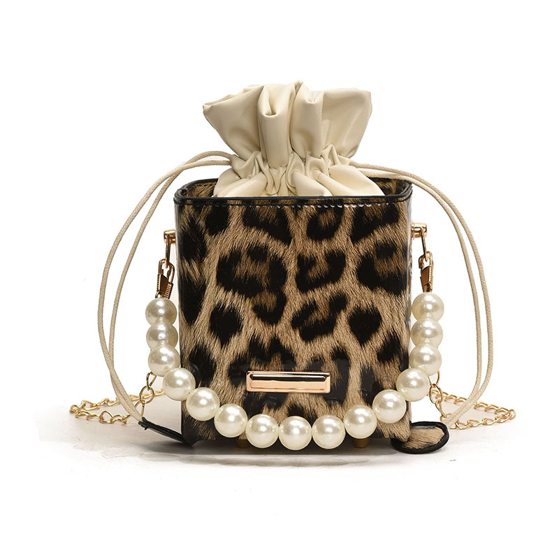 Bolso diagonal de un solo hombro coreano perla femenina 2025 nueva moda moda cadena estampado de leopardo pequeño bolso cuadrado bolso cubo bolso