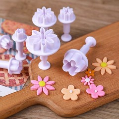 マントーの花の饅頭のエンボスのビスケットの鋳型のプリントの小さい菊の花の模様の顔はあめの家庭用の焙煎道具をひっくり返します。