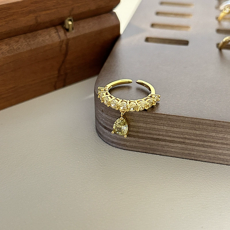 Ring Universal zirconium, diamond-encrusted, light-luxury style