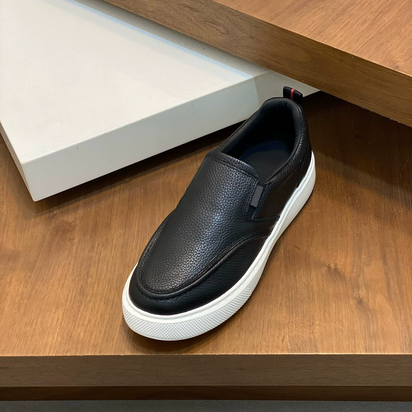 Новые мужские туфли без шнуровки на толстой подошве, удобные модные универсальные туфли в европейском стиле, молодежные кожаные туфли без шнуровки