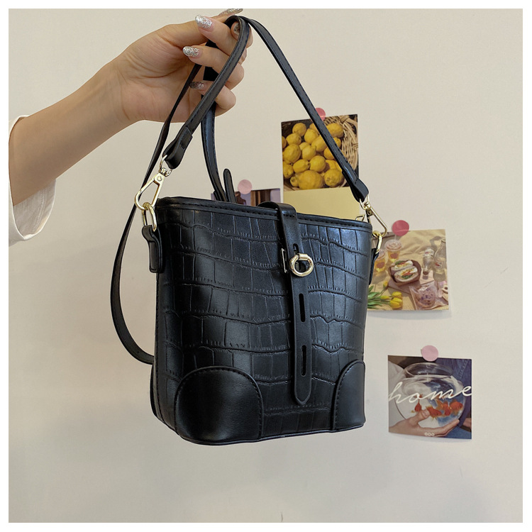 Nihaojewelry Fashion Texture Crocodile Pattern One-shoulder Messenger Bucket Bag Wholesale display picture 90
