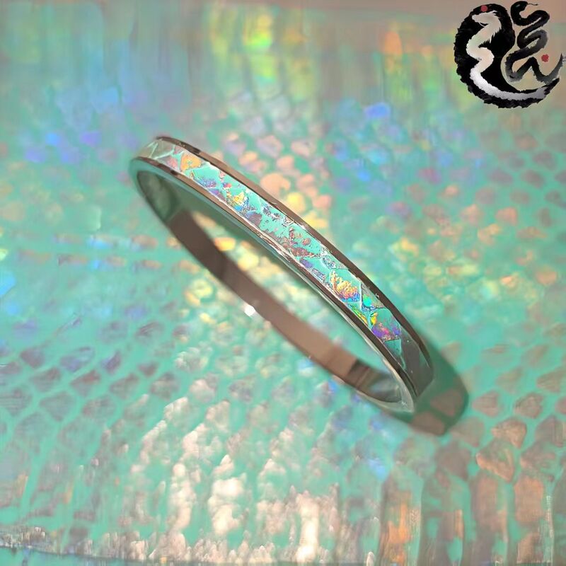 Snake skin leather bracelet, genuine leather, unisex, personalized, handcrafted with titanium steel, closed-end bracelet, niche light luxury accessory, available for wholesale