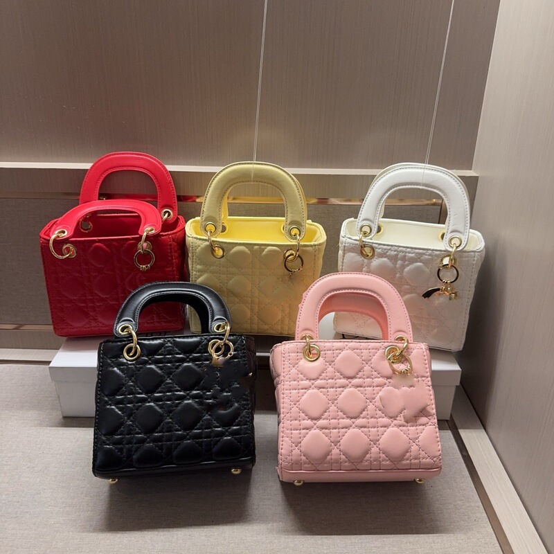 Cross-border versatile 2026 new diamond-pattern fashion women's bag, shoulder and crossbody bag, versatile casual style embroidered Lady Dior bag
