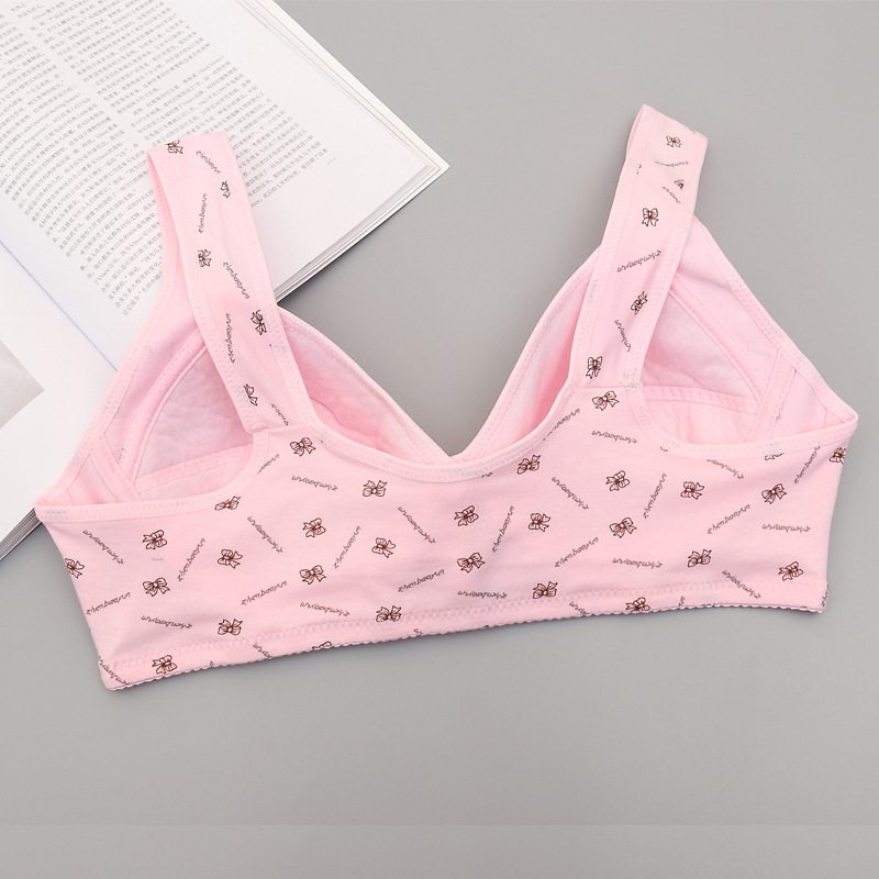 中高年のブラジャーのベストタイプの薄いタイプの前に哺乳下着を開けて大きいサイズをプラスします。