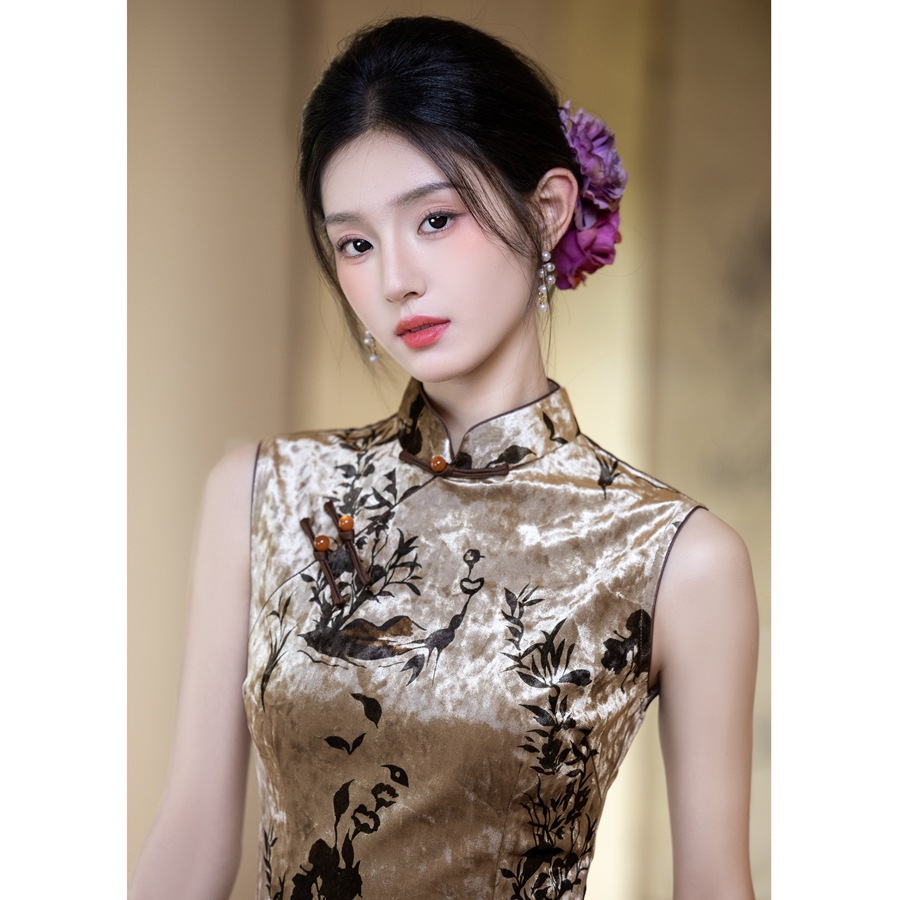 2025 New Autum Style Retro Velvet Cheongsam, High-End and Improved Elegant, Sleeveless Cheongsam Skirt 7502