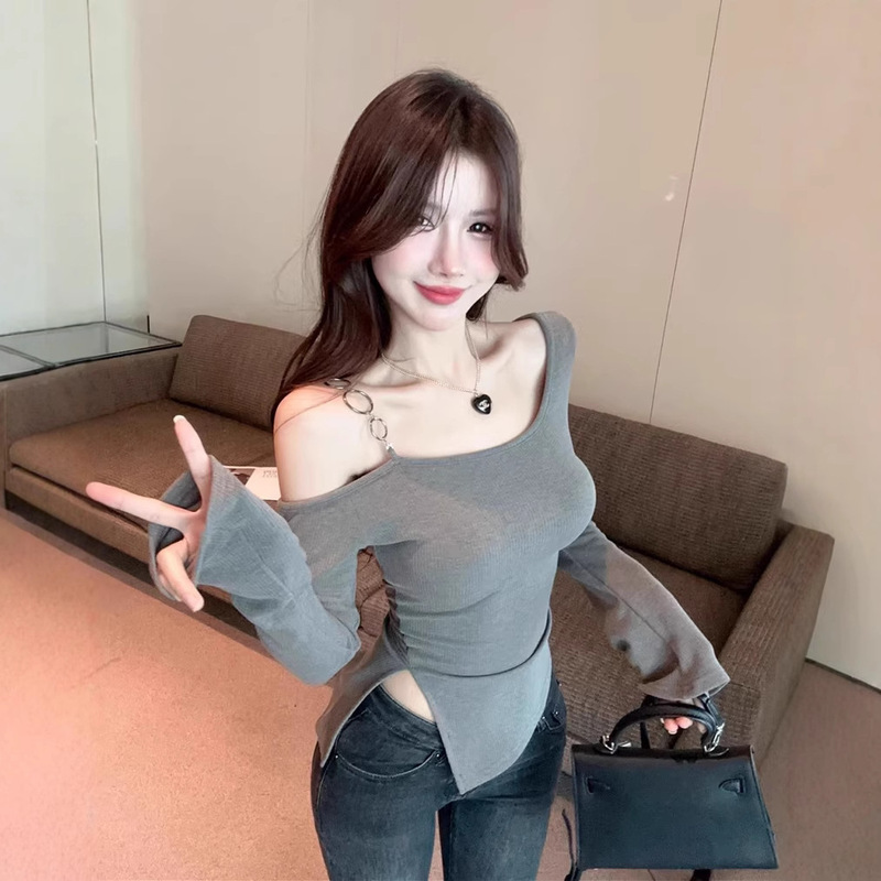 Hot Girls Circle Chain Slant Collar Top Women's Design Sense Irregular Shoulder Long Sleeve T-shirt Tight Split Base Shirt Hot Girls Circle Chain Slant Collar Top Women's Design Sense Irregular Shoulder Long Sleeve T-shirt Tight Split Base Shirt