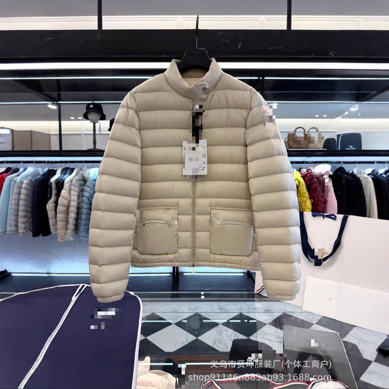 2026 new Moncler down jacket, lightweight style, Lans women's short 90% white goose down jacket 2026 new Moncler down jacket, lightweight style, Lans women's short 90% white goose down jacket