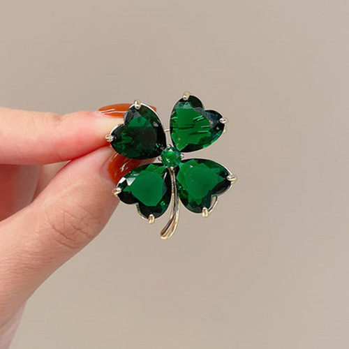Lucky four-leaf clover brooch French retro emerald corsage fixed clothes anti-leak pin buckle