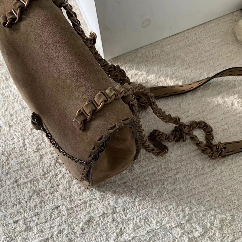 2024 automne et hiver nouveau sac à bandoulière polyvalent en daim givré avec chaîne, petit sac carré pour téléphone portable, sac pour femme_voghion.com