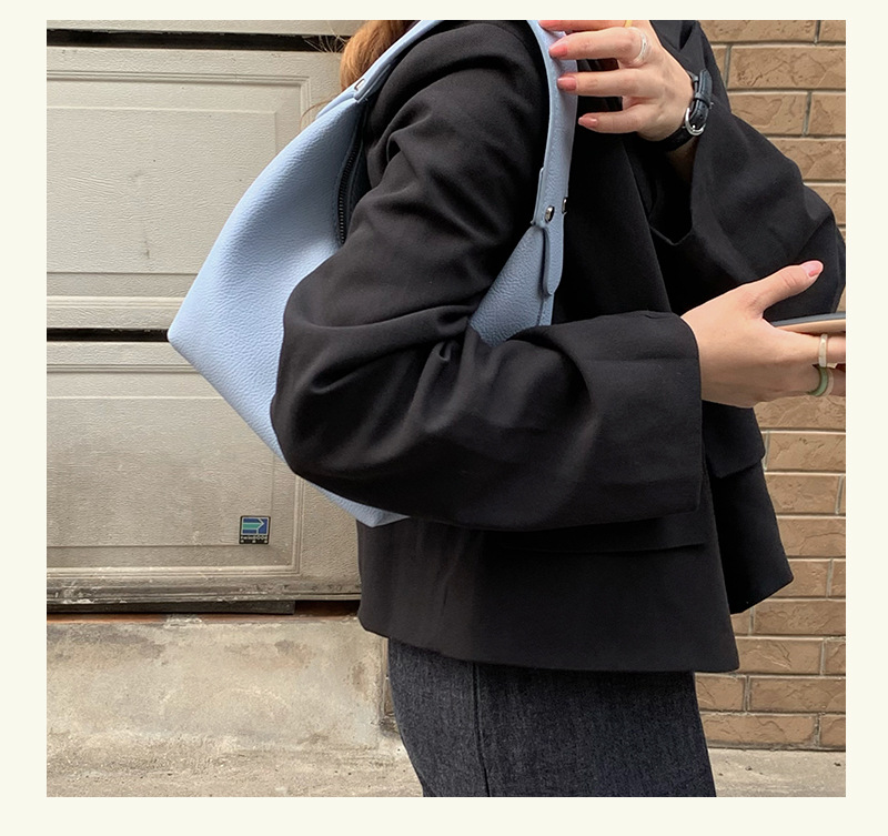 Bolso Pequeño Para Mujer 2022 Nuevo Bolso De Hombro Portátil Para Otoño E Invierno Bolso De Hombro De Estilo Coreano Con Contraste De Color Minimalista De Cuero Suave De Pu Bolsa De Axilas display picture 5