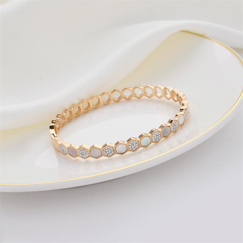 Pulsera de titanio y acero para mujer, diseño moderno y sencillo, pulsera de lujo que no se desvanece, venta al por mayor en stock.