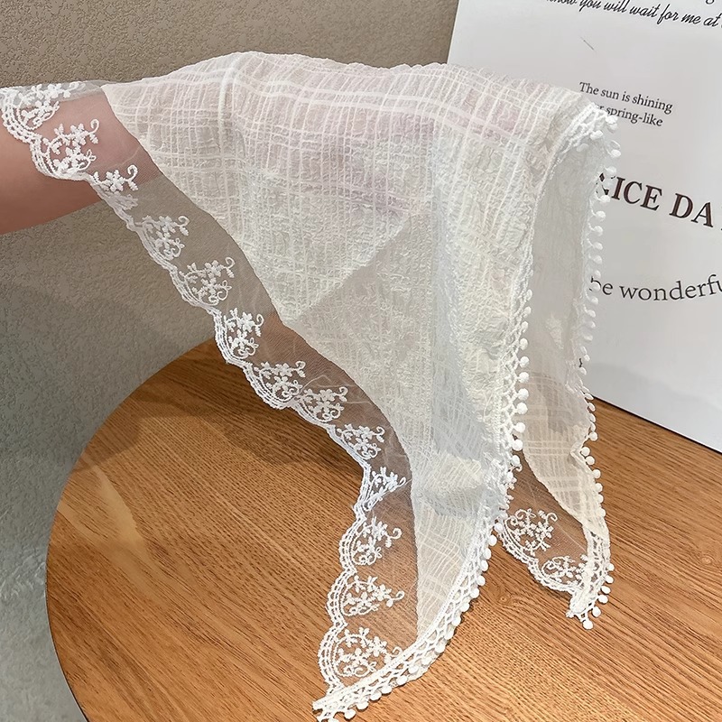 2025 nueva sensación de atmósfera bufandas de seda de flores rasgadas niñas atadas correa de cabello bufandas de encaje diseño sensación de foto bufandas de triángulo versátiles