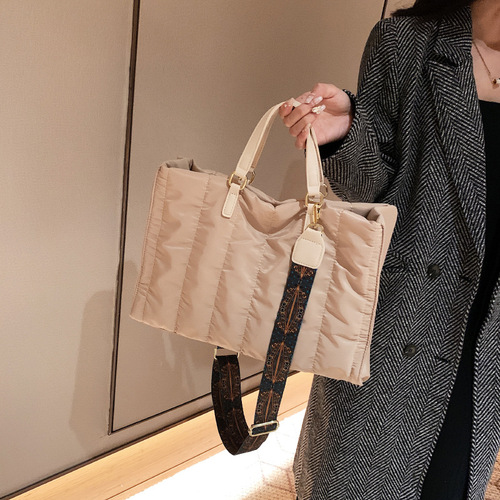 Cross-border new large capacity bags for women  autumn winter fashion commuting single shoulder bag versatile hand-held tote bag wholesale