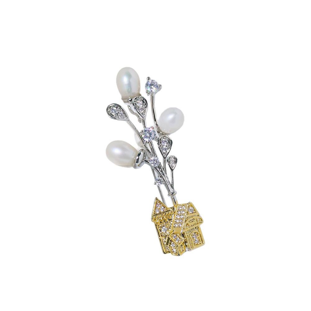 Año Nuevo original de alta calidad exquisita casa voladora viaje pin perlas de agua dulce broche de moda para amigos regalos de alta calidad