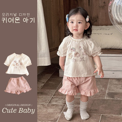 女の子の夏の半袖のスーツの薄いタイプの韓国の子供服の乳幼児の半ズボンの2つのセットの女の子の夏服の外で服を着ます。