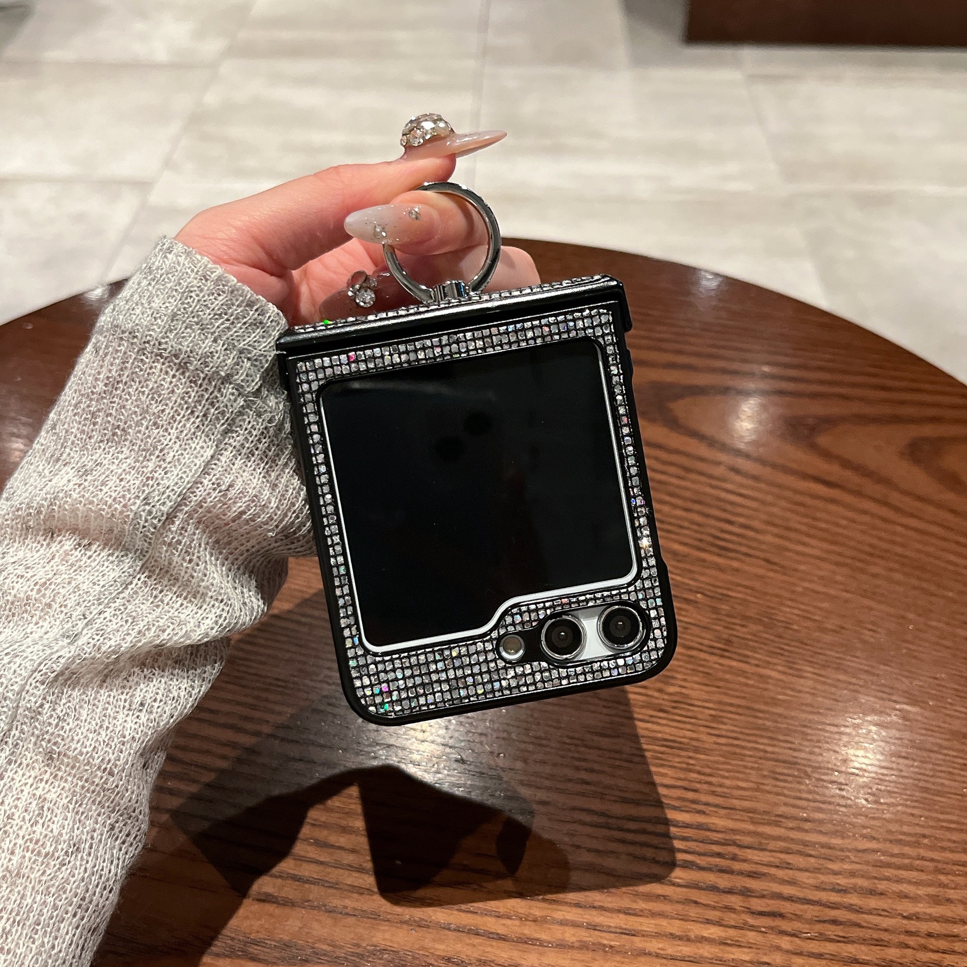 Pantalla plegable de polvo flash para comercio exterior aplicable Samsung zFlip6 / 5 / 4 brazalete de brazalete, caso de teléfono móvil de marca europea y americana a prueba de caídas
