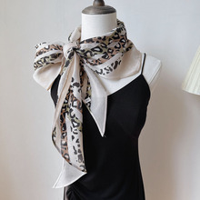 高级感欧美风条纹状豹纹知性大三角巾女气质围巾搭肩柔软百搭护颈