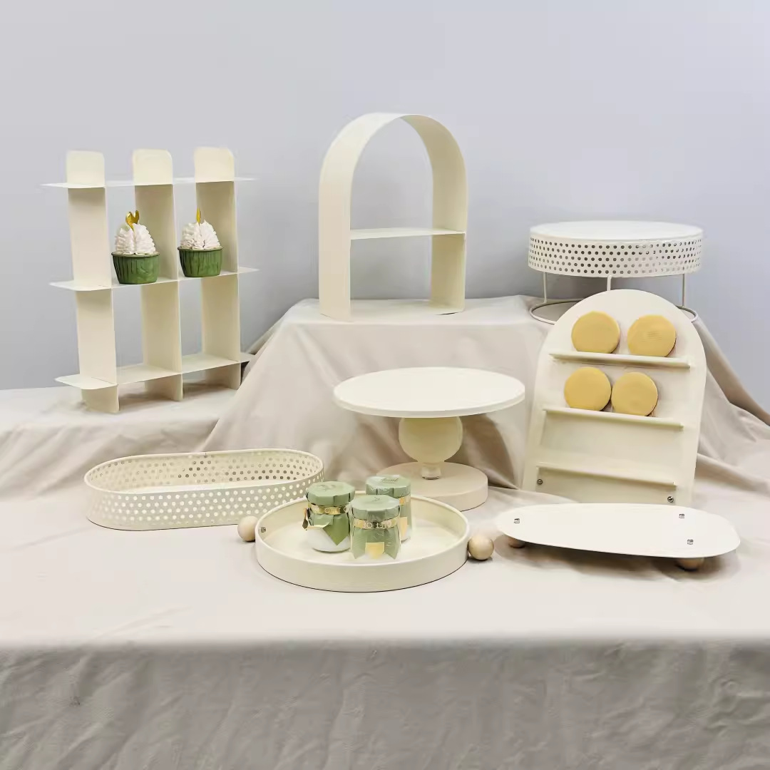 Tabla de postres de estilo blanco decoración estante de exhibición de bodas decoración estante de pastel de cumpleaños bandeja de refrigerio de hierro forjado