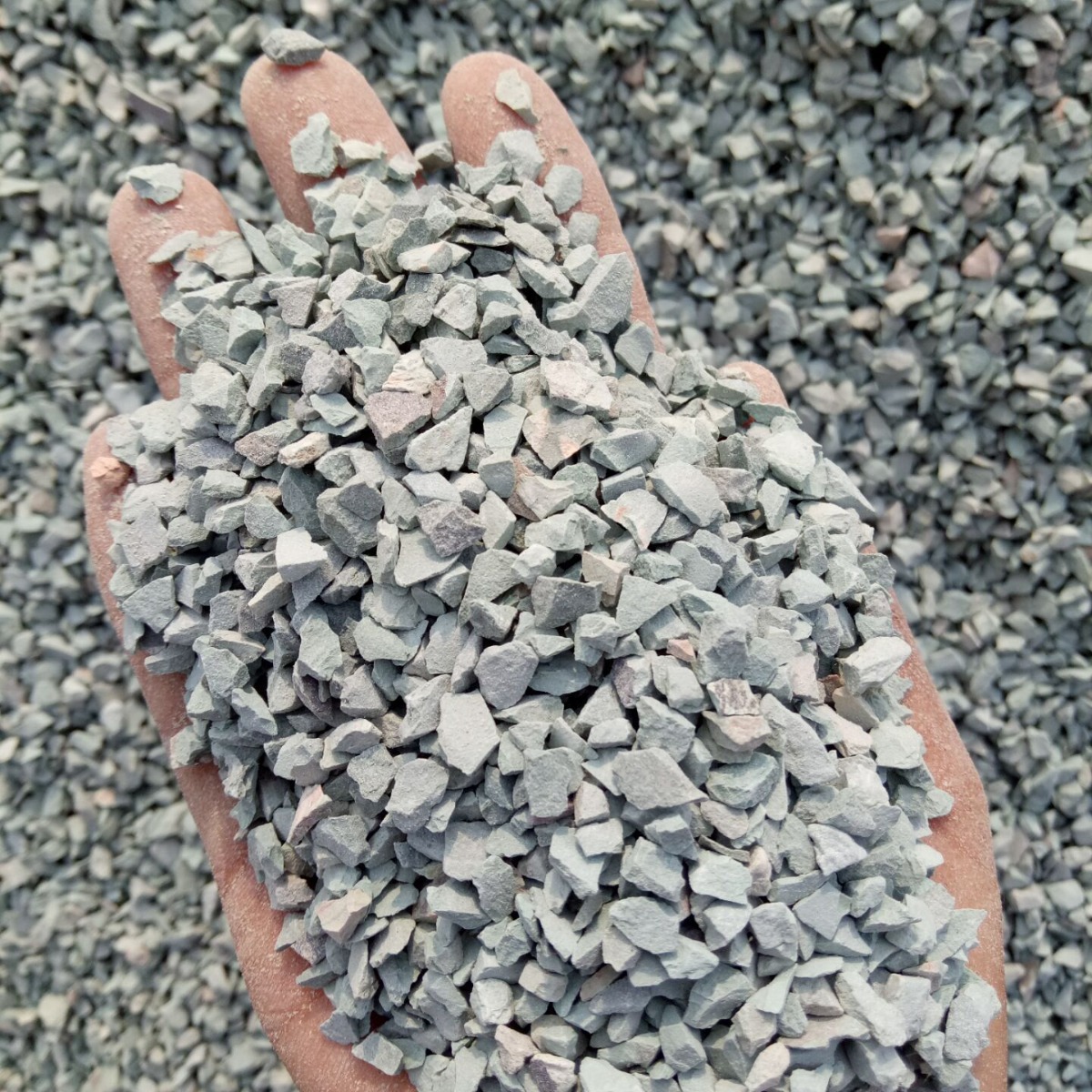 现货批发绿沸石3-5沸石颗粒斜发沸石颗粒吸氨除氮净化水质量大优